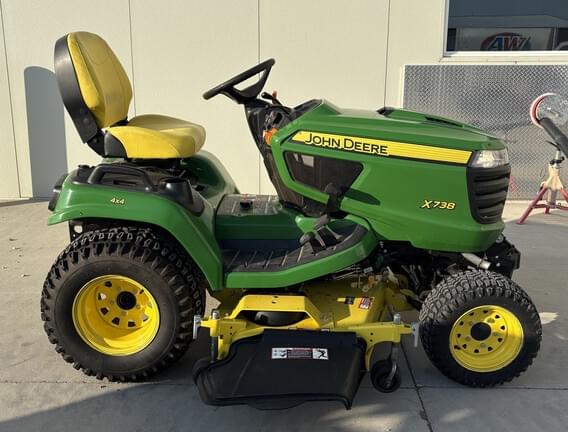 Image of John Deere X738 equipment image 1
