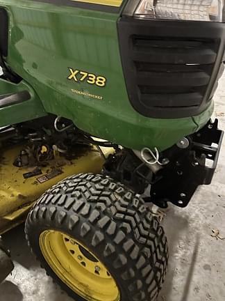 Image of John Deere X738 equipment image 4