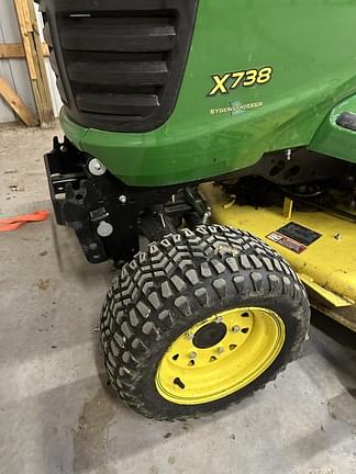 Image of John Deere X738 equipment image 3
