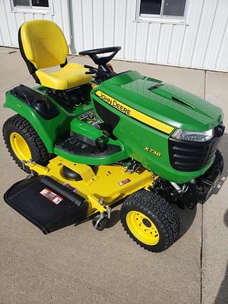 Image of John Deere X738 equipment image 3