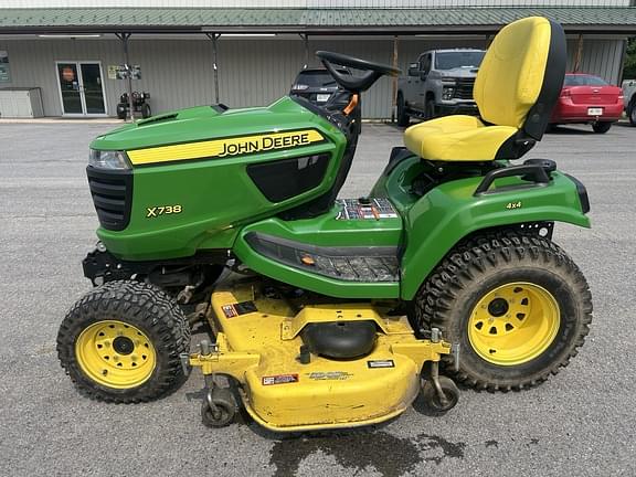 Image of John Deere X738 equipment image 1