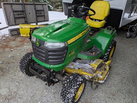 Image of John Deere X738 equipment image 3