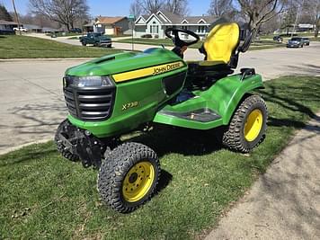 Main image John Deere X738