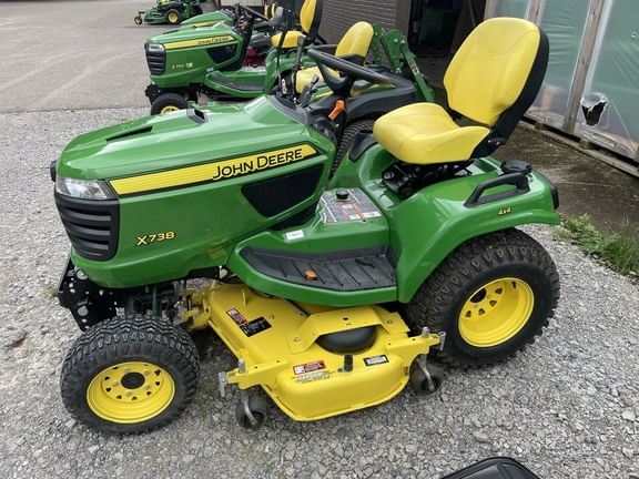 Main image John Deere X738