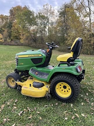 Image of John Deere X738 equipment image 4