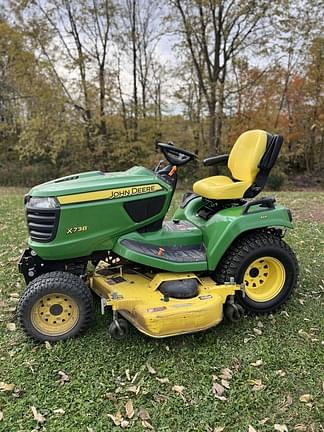 Image of John Deere X738 equipment image 2