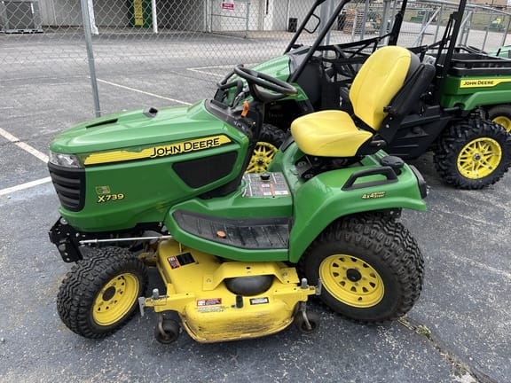 2016 John Deere X739 Equipment Image0