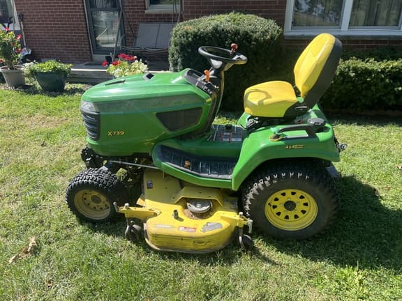 Image of John Deere X739 equipment image 4