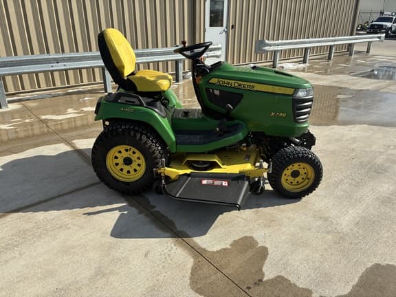 Image of John Deere X739 equipment image 1