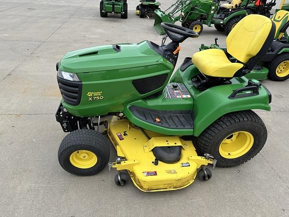 Image of John Deere X750 equipment image 1