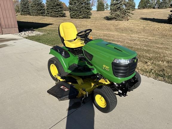 Image of John Deere X750 equipment image 1