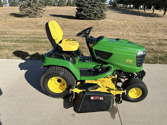 Image of John Deere X750 equipment image 4