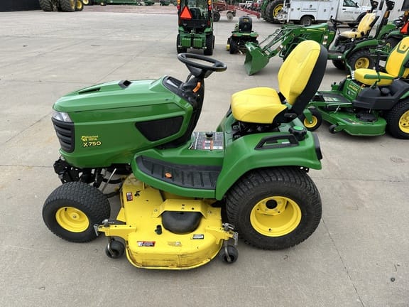 Main image John Deere X750