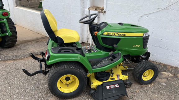 Image of John Deere X750 equipment image 3
