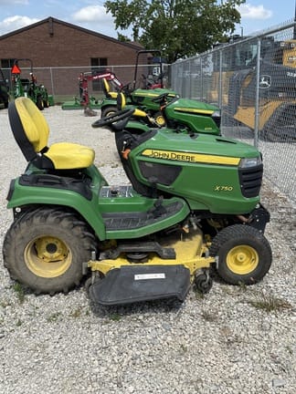 2016 John Deere X750 Equipment Image0
