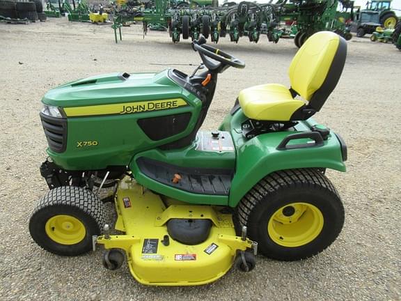 Image of John Deere X750 equipment image 4