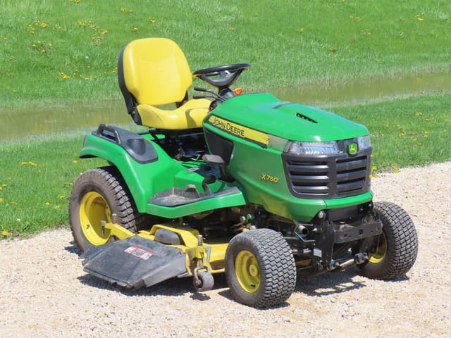 Image of John Deere X750 equipment image 1