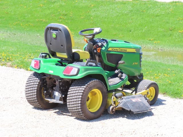 Image of John Deere X750 equipment image 4