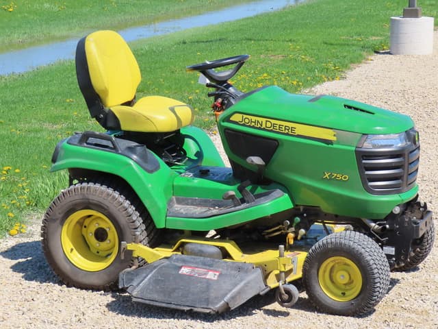 Image of John Deere X750 equipment image 2