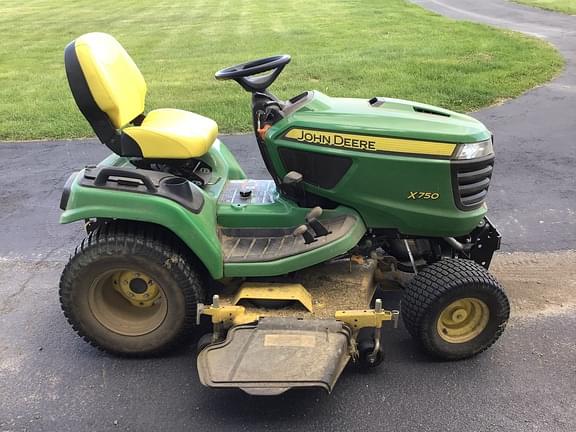 Image of John Deere X750 equipment image 4