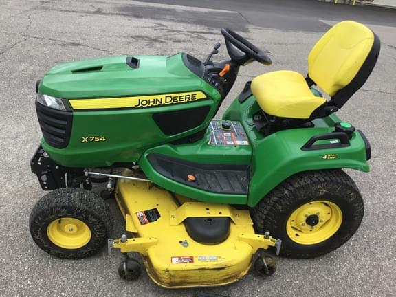 Image of John Deere X754 equipment image 2