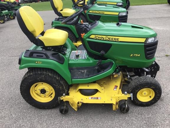 Image of John Deere X754 equipment image 4