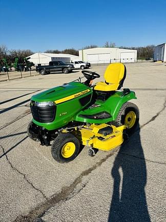 Image of John Deere X754 equipment image 2