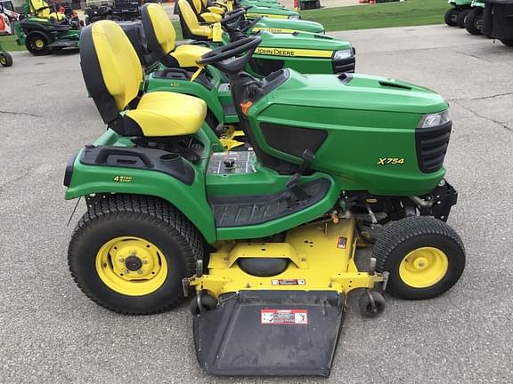 Image of John Deere X754 equipment image 3