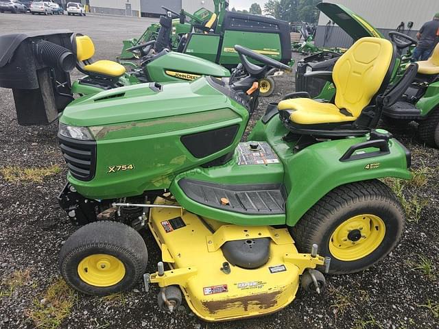 Image of John Deere X754 equipment image 1