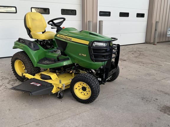 2016 John Deere X758 Equipment Image0