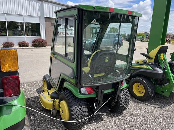 Image of John Deere X758 equipment image 3