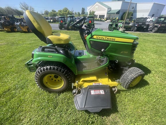 2016 John Deere X758 Equipment Image0