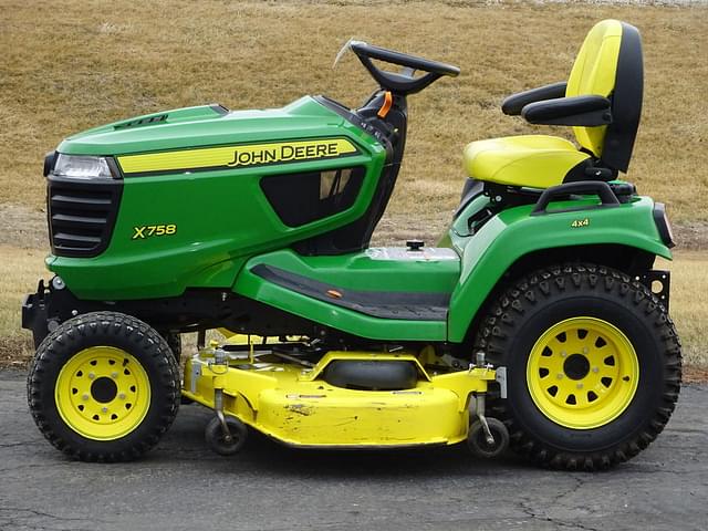 Image of John Deere X758 equipment image 3