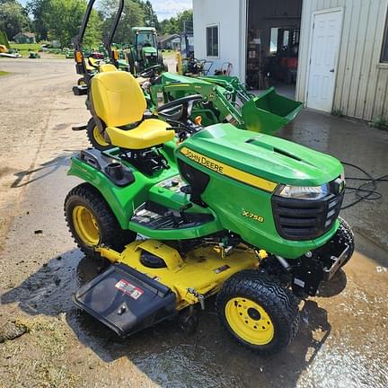 Image of John Deere X758 equipment image 1