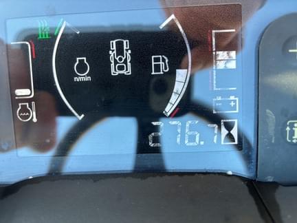 Image of John Deere X758 equipment image 2