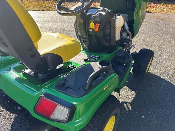Image of John Deere X758 equipment image 3