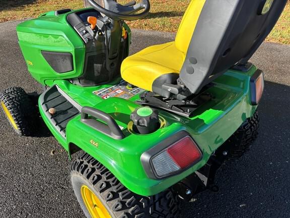 Image of John Deere X758 equipment image 1