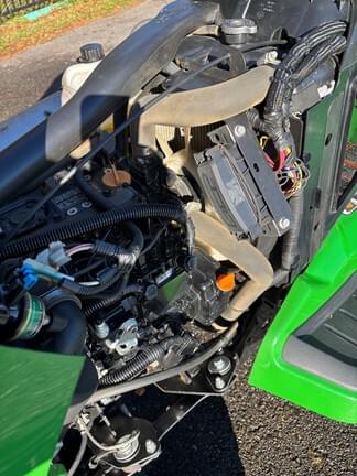 Image of John Deere X758 equipment image 4