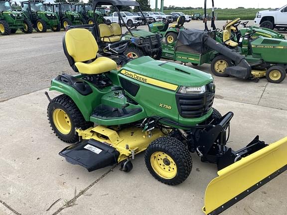 Image of John Deere X758 equipment image 2