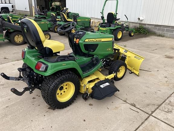 Image of John Deere X758 equipment image 4