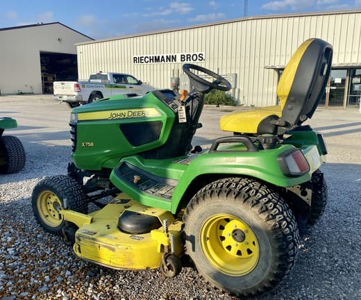 2016 John Deere X758 Equipment Image0