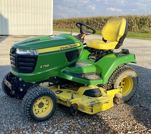 Image of John Deere X758 equipment image 2