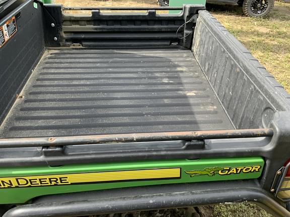 Image of John Deere Gator XUV 825i equipment image 3