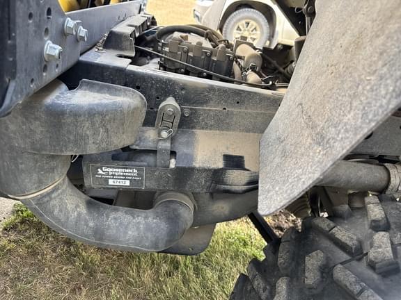 Image of John Deere Gator XUV 825i equipment image 1