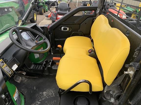 Image of John Deere Gator XUV 825i equipment image 4