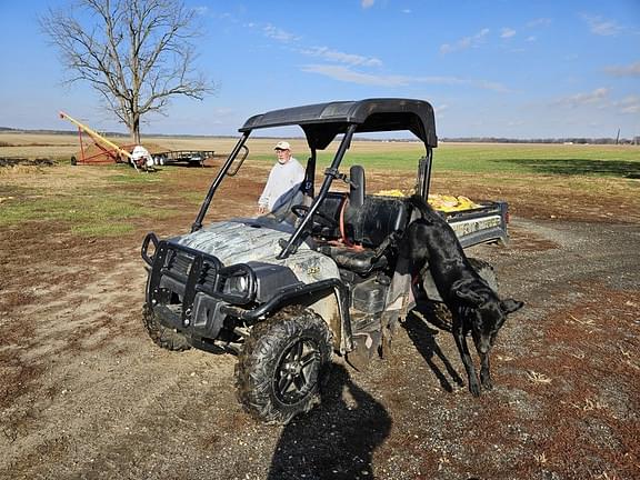 Image of John Deere Gator XUV 825i equipment image 1