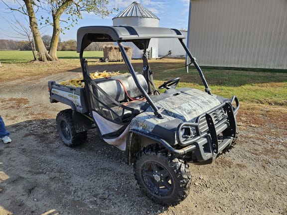 2016 John Deere Gator XUV 825i Equipment Image0