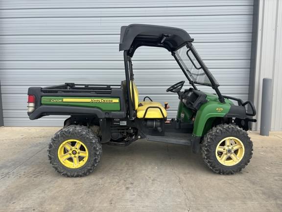 Image of John Deere Gator XUV 825i equipment image 4