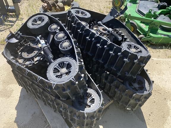 Image of John Deere Gator XUV 825i equipment image 4