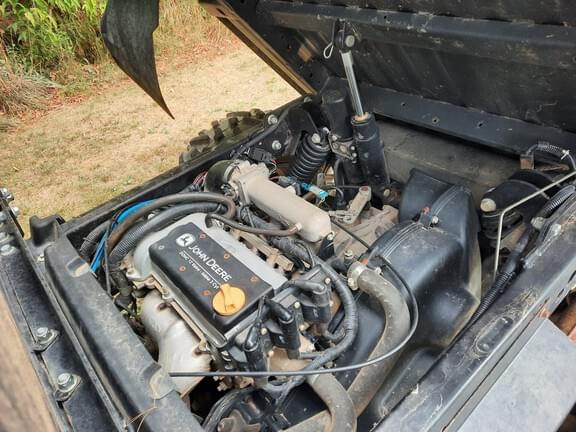 Image of John Deere Gator XUV 825i equipment image 4